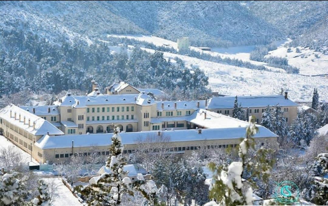 Issli Appartment Climatise Hiver Et Ete Azrou Extérieur photo